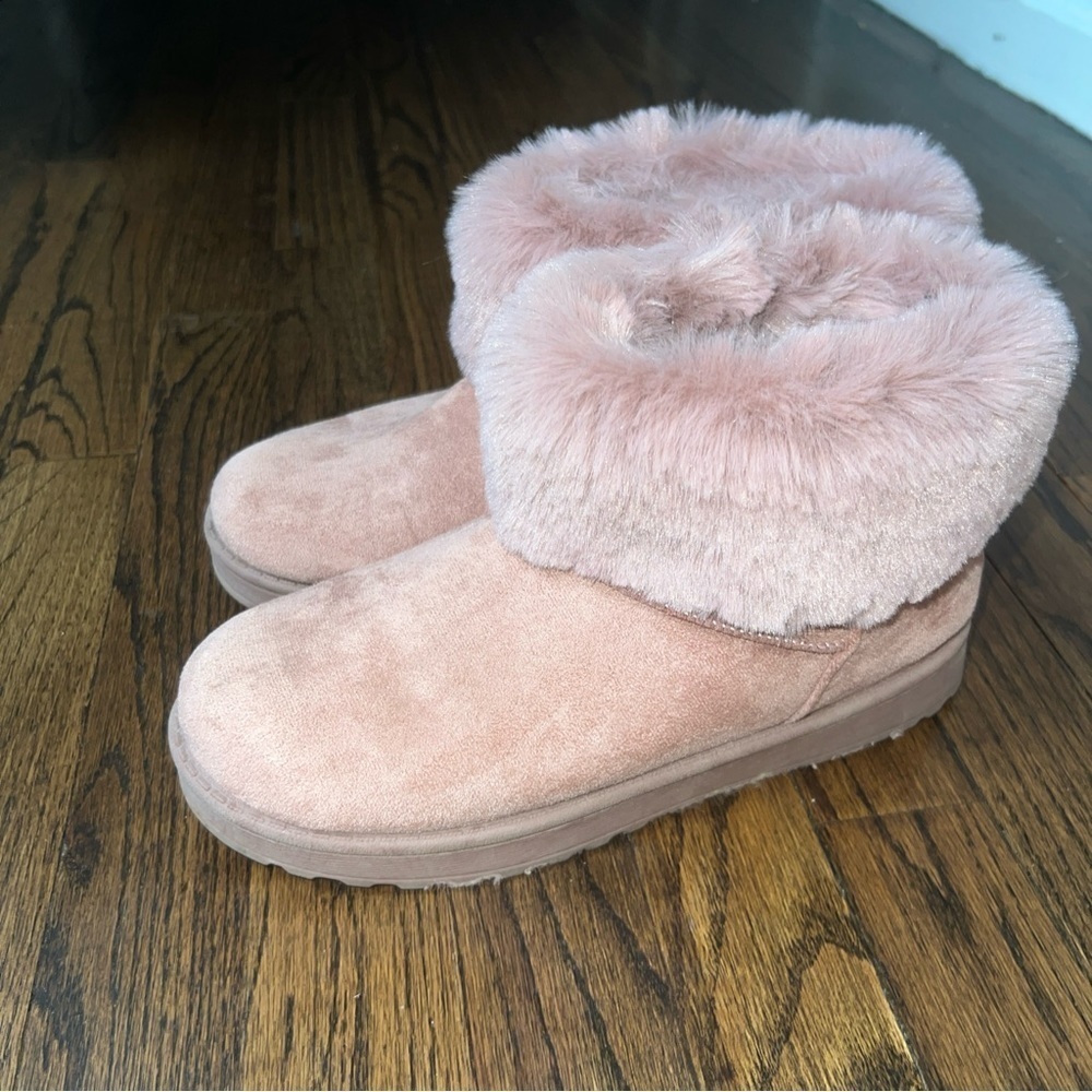 SO Coatimundi Faux Fur boots sz 8